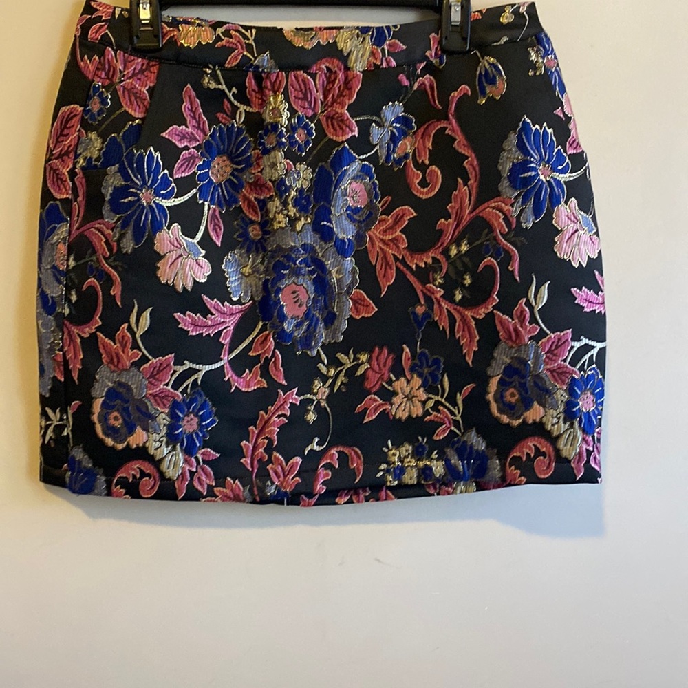 size L JustFab Jacquard Floral Metallic Skirt